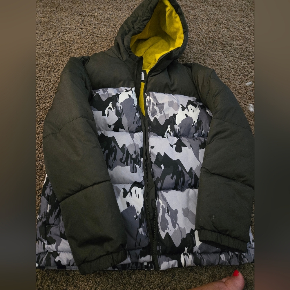 Old Navy Kids Puffer Jacket - Black and Gray Camouflage with Yellow Lining